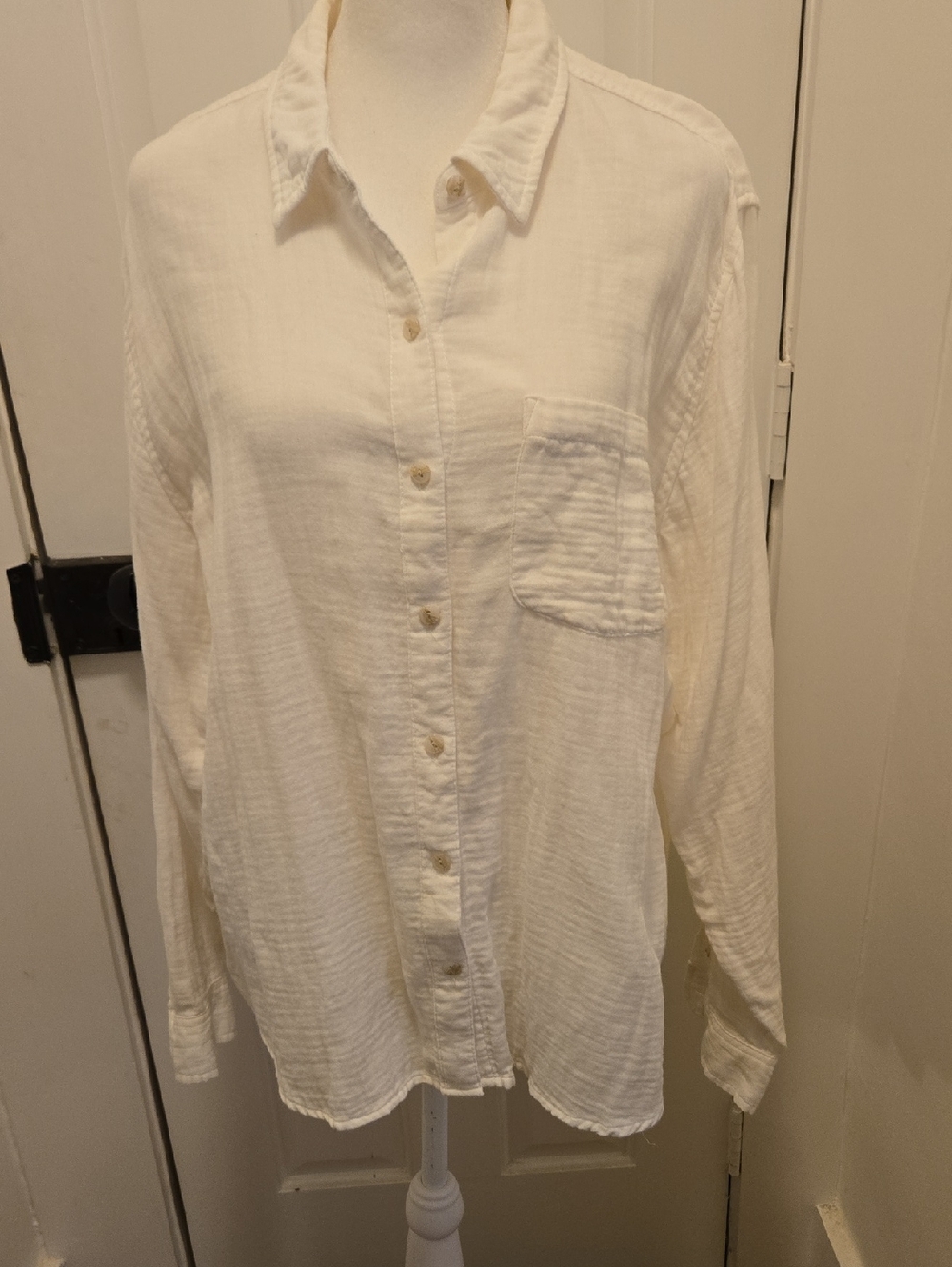 White 100% Cotton Gauze Button-Up Shirt with Pocket M